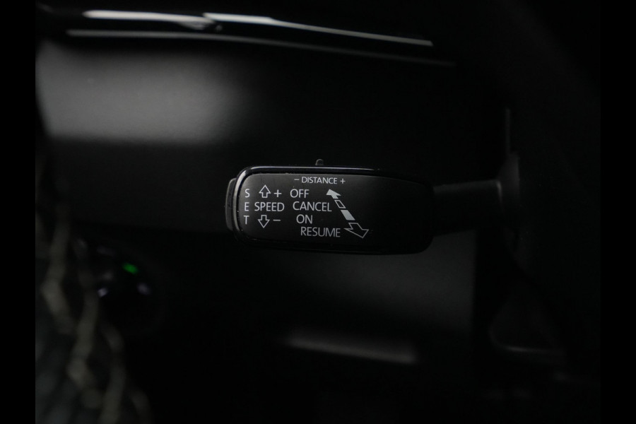 Škoda Karoq 1.5 TSI ACT 150pk DSG Sportline Business Navigatie CantonSound Stoelverwarming Camera Carplay Sideassist