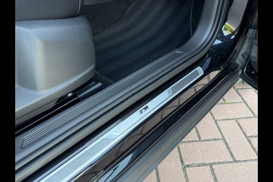 Volkswagen T-Cross 1.5 TSI 150pk DSG R-Line | Acc | Lane | Camera