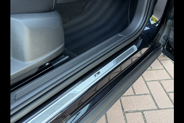 Volkswagen T-Cross 1.5 TSI 150pk DSG R-Line | Acc | Lane | Camera