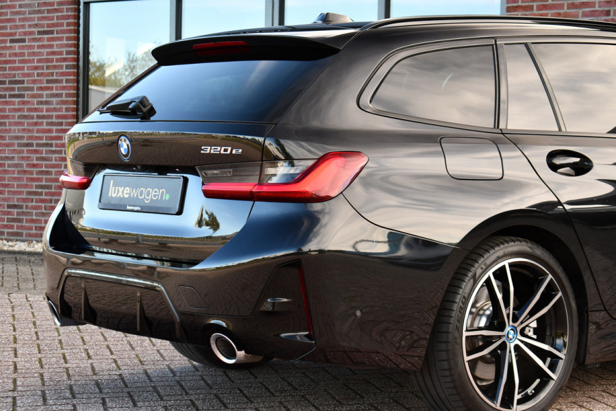 BMW 3 Serie Touring 320e M-Sport Pano El-zetels 360-cam HUD 19inch