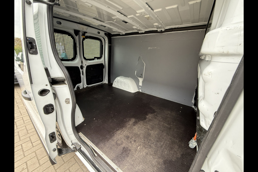 Renault Trafic 2.0 dCi 120PK EURO 6 T29 L1H1 Comfort Trekhaak/navigatie systeem/cruise control