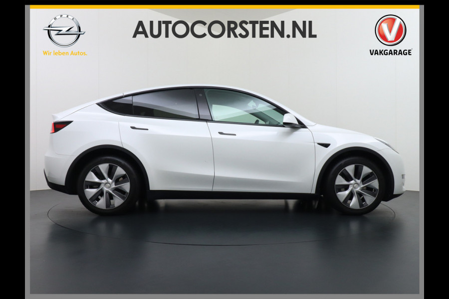 Tesla Model Y Long Range AWD 75kWh Warmtepomp  Autopilot FSD-Computer 3 Leder Pano-dak Elektr.Stuur+Stoel+Verwarmd Navi Ecc Premium Audio Keyl Camera's Elektr.AchterKlep Parkeer Assistent Sentry-Mode Privacyglas Bluetooth Dodehoek detector Connected services AMD-Ryzen Processor™ 1.600kg Trekvermogen Origineel Nederlandse Auto Garantie op Accu en Motor tot 20-01-2021 max. 192.000km