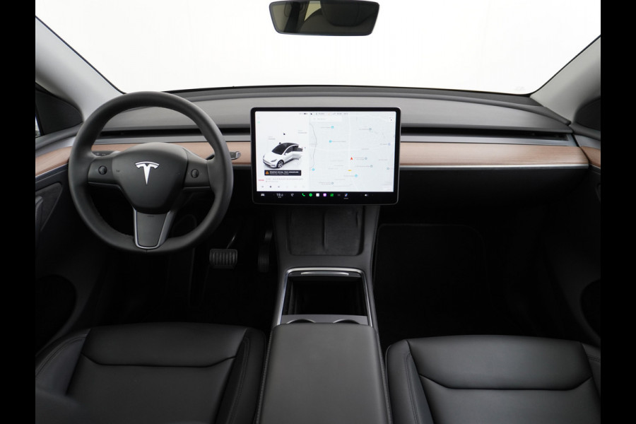 Tesla Model Y Long Range AWD 75kWh Warmtepomp  Autopilot FSD-Computer 3 Leder Pano-dak Elektr.Stuur+Stoel+Verwarmd Navi Ecc Premium Audio Keyl Camera's Elektr.AchterKlep Parkeer Assistent Sentry-Mode Privacyglas Bluetooth Dodehoek detector Connected services AMD-Ryzen Processor™ 1.600kg Trekvermogen Origineel Nederlandse Auto Garantie op Accu en Motor tot 20-01-2021 max. 192.000km