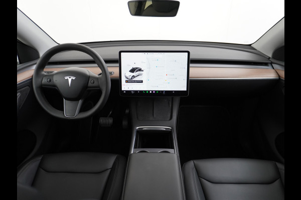 Tesla Model Y Long Range AWD 75kWh Warmtepomp  Autopilot FSD-Computer 3 Leder Pano-dak Elektr.Stuur+Stoel+Verwarmd Navi Ecc Premium Audio Keyl Camera's Elektr.AchterKlep Parkeer Assistent Sentry-Mode Privacyglas Bluetooth Dodehoek detector Connected services AMD-Ryzen Processor™ 1.600kg Trekvermogen Origineel Nederlandse Auto Garantie op Accu en Motor tot 20-01-2021 max. 192.000km