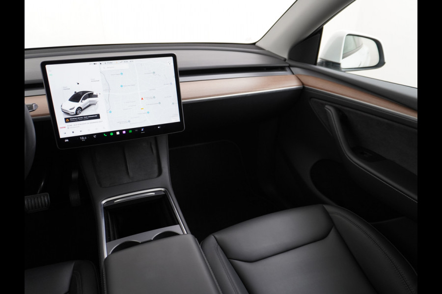 Tesla Model Y Long Range AWD 75kWh Warmtepomp  Autopilot FSD-Computer 3 Leder Pano-dak Elektr.Stuur+Stoel+Verwarmd Navi Ecc Premium Audio Keyl Camera's Elektr.AchterKlep Parkeer Assistent Sentry-Mode Privacyglas Bluetooth Dodehoek detector Connected services AMD-Ryzen Processor™ 1.600kg Trekvermogen Origineel Nederlandse Auto Garantie op Accu en Motor tot 20-01-2021 max. 192.000km