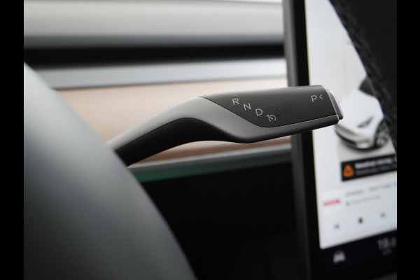 Tesla Model Y Long Range AWD 75kWh Warmtepomp  Autopilot FSD-Computer 3 Leder Pano-dak Elektr.Stuur+Stoel+Verwarmd Navi Ecc Premium Audio Keyl Camera's Elektr.AchterKlep Parkeer Assistent Sentry-Mode Privacyglas Bluetooth Dodehoek detector Connected services AMD-Ryzen Processor™ 1.600kg Trekvermogen Origineel Nederlandse Auto Garantie op Accu en Motor tot 20-01-2021 max. 192.000km