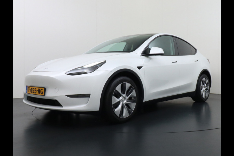 Tesla Model Y Long Range AWD 75kWh Warmtepomp  Autopilot FSD-Computer 3 Leder Pano-dak Elektr.Stuur+Stoel+Verwarmd Navi Ecc Premium Audio Keyl Camera's Elektr.AchterKlep Parkeer Assistent Sentry-Mode Privacyglas Bluetooth Dodehoek detector Connected services AMD-Ryzen Processor™ 1.600kg Trekvermogen Origineel Nederlandse Auto Garantie op Accu en Motor tot 20-01-2021 max. 192.000km