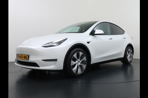 Tesla Model Y Long Range AWD 75kWh Warmtepomp  Autopilot FSD-Computer 3 Leder Pano-dak Elektr.Stuur+Stoel+Verwarmd Navi Ecc Premium Audio Keyl Camera's Elektr.AchterKlep Parkeer Assistent Sentry-Mode Privacyglas Bluetooth Dodehoek detector Connected services AMD-Ryzen Processor™ 1.600kg Trekvermogen Origineel Nederlandse Auto Garantie op Accu en Motor tot 20-01-2021 max. 192.000km