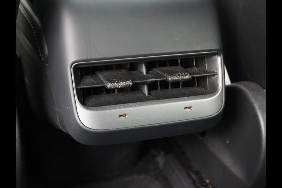 Tesla Model Y Long Range AWD 75kWh Warmtepomp  Autopilot FSD-Computer 3 Leder Pano-dak Elektr.Stuur+Stoel+Verwarmd Navi Ecc Premium Audio Keyl Camera's Elektr.AchterKlep Parkeer Assistent Sentry-Mode Privacyglas Bluetooth Dodehoek detector Connected services AMD-Ryzen Processor™ 1.600kg Trekvermogen Origineel Nederlandse Auto Garantie op Accu en Motor tot 20-01-2021 max. 192.000km