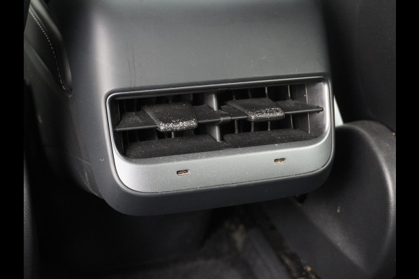 Tesla Model Y Long Range AWD 75kWh Warmtepomp  Autopilot FSD-Computer 3 Leder Pano-dak Elektr.Stuur+Stoel+Verwarmd Navi Ecc Premium Audio Keyl Camera's Elektr.AchterKlep Parkeer Assistent Sentry-Mode Privacyglas Bluetooth Dodehoek detector Connected services AMD-Ryzen Processor™ 1.600kg Trekvermogen Origineel Nederlandse Auto Garantie op Accu en Motor tot 20-01-2021 max. 192.000km