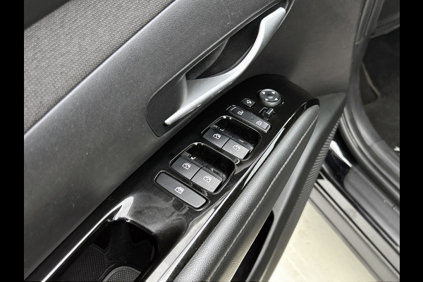 Hyundai Tucson 1.6 T-GDI HEV Comfort Automaat (TREKHAAK, NAVIGATIE, TREKHAAK, CARPLAY, STOELVERWARMING, CAMERA, 1e EIGENAAR)