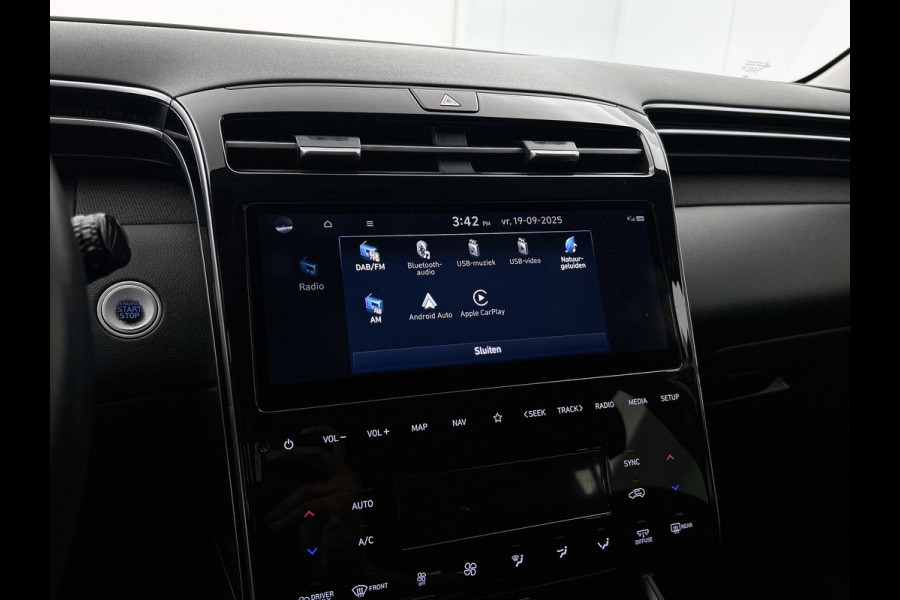 Hyundai Tucson 1.6 T-GDI HEV Comfort Automaat (TREKHAAK, NAVIGATIE, TREKHAAK, CARPLAY, STOELVERWARMING, CAMERA, 1e EIGENAAR)