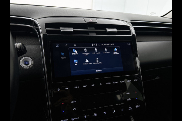 Hyundai Tucson 1.6 T-GDI HEV Comfort Automaat (TREKHAAK, NAVIGATIE, TREKHAAK, CARPLAY, STOELVERWARMING, CAMERA, 1e EIGENAAR)