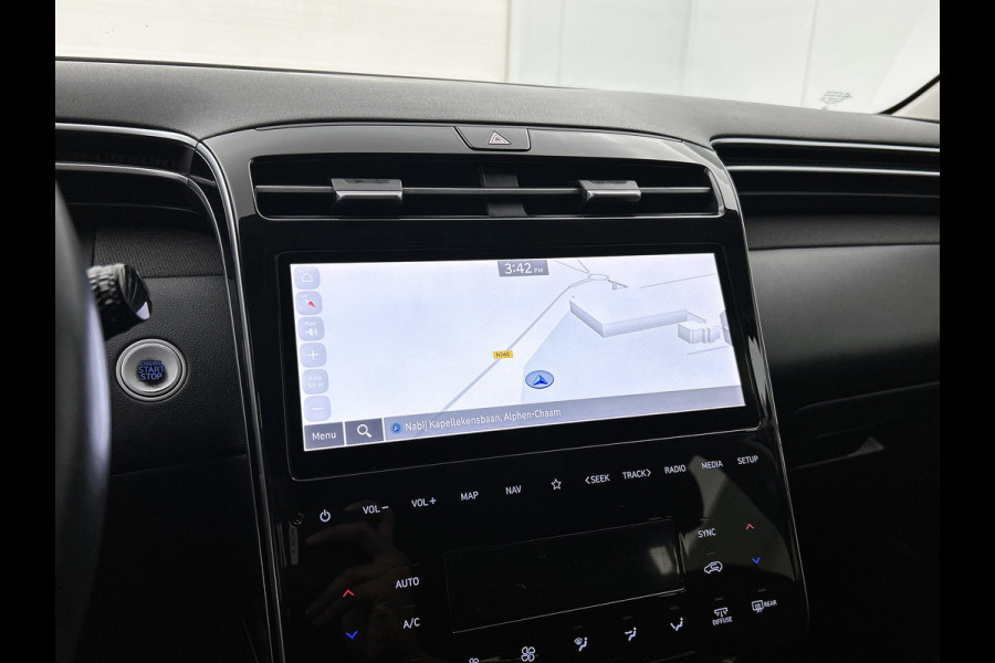 Hyundai Tucson 1.6 T-GDI HEV Comfort Automaat (TREKHAAK, NAVIGATIE, TREKHAAK, CARPLAY, STOELVERWARMING, CAMERA, 1e EIGENAAR)