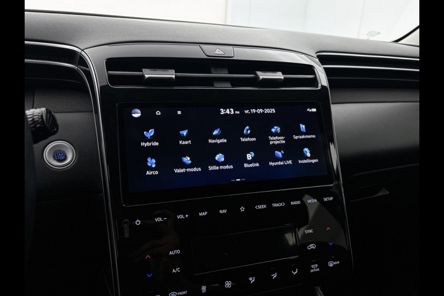 Hyundai Tucson 1.6 T-GDI HEV Comfort Automaat (TREKHAAK, NAVIGATIE, TREKHAAK, CARPLAY, STOELVERWARMING, CAMERA, 1e EIGENAAR)