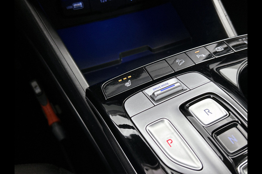 Hyundai Tucson 1.6 T-GDI HEV Comfort Automaat (TREKHAAK, NAVIGATIE, TREKHAAK, CARPLAY, STOELVERWARMING, CAMERA, 1e EIGENAAR)