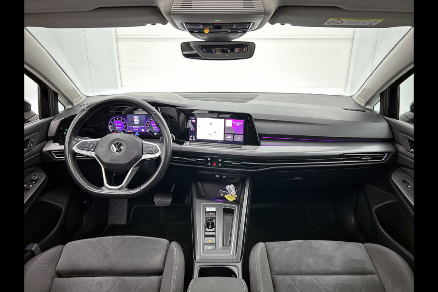 Volkswagen Golf 1.5 eTSI Sport Automaat (PANO, SFEERVERLICHTING, ADAPTIVE CRUISE, STOELVERWARMING, MASSAGE STOELEN, CARPLAY)