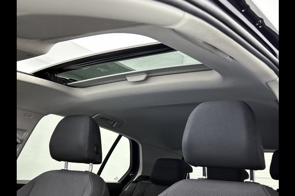 Volkswagen Golf 1.5 eTSI Sport Automaat (PANO, SFEERVERLICHTING, ADAPTIVE CRUISE, STOELVERWARMING, MASSAGE STOELEN, CARPLAY)