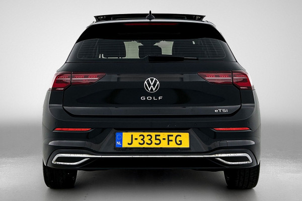 Volkswagen Golf 1.5 eTSI Sport Automaat (PANO, SFEERVERLICHTING, ADAPTIVE CRUISE, STOELVERWARMING, MASSAGE STOELEN, CARPLAY)