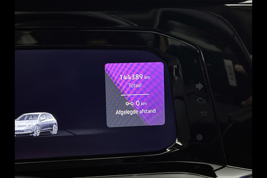 Volkswagen Golf 1.5 eTSI Sport Automaat (PANO, SFEERVERLICHTING, ADAPTIVE CRUISE, STOELVERWARMING, MASSAGE STOELEN, CARPLAY)