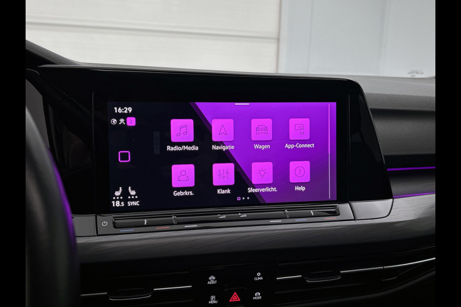Volkswagen Golf 1.5 eTSI Sport Automaat (PANO, SFEERVERLICHTING, ADAPTIVE CRUISE, STOELVERWARMING, MASSAGE STOELEN, CARPLAY)