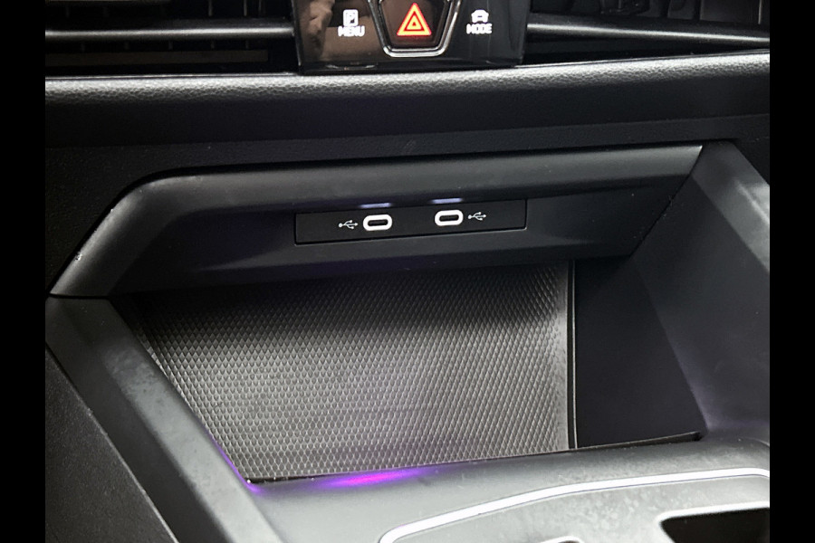 Volkswagen Golf 1.5 eTSI Sport Automaat (PANO, SFEERVERLICHTING, ADAPTIVE CRUISE, STOELVERWARMING, MASSAGE STOELEN, CARPLAY)