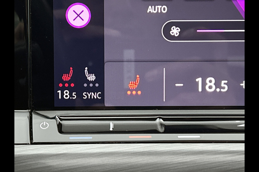Volkswagen Golf 1.5 eTSI Sport Automaat (PANO, SFEERVERLICHTING, ADAPTIVE CRUISE, STOELVERWARMING, MASSAGE STOELEN, CARPLAY)