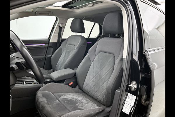 Volkswagen Golf 1.5 eTSI Sport Automaat (PANO, SFEERVERLICHTING, ADAPTIVE CRUISE, STOELVERWARMING, MASSAGE STOELEN, CARPLAY)