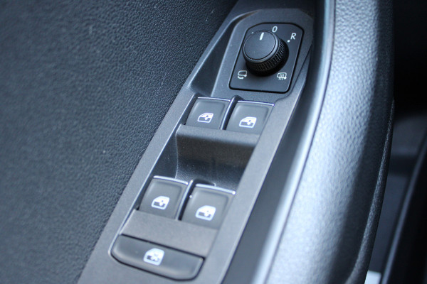 Škoda Karoq 1.5 TSI ACT Style Business | Adaptieve cruise | Stoelverwarming | Navigatie | Trekhaak |