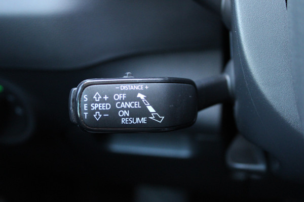 Škoda Karoq 1.5 TSI ACT Style Business | Adaptieve cruise | Stoelverwarming | Navigatie | Trekhaak |
