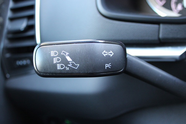 Škoda Karoq 1.5 TSI ACT Style Business | Adaptieve cruise | Stoelverwarming | Navigatie | Trekhaak |