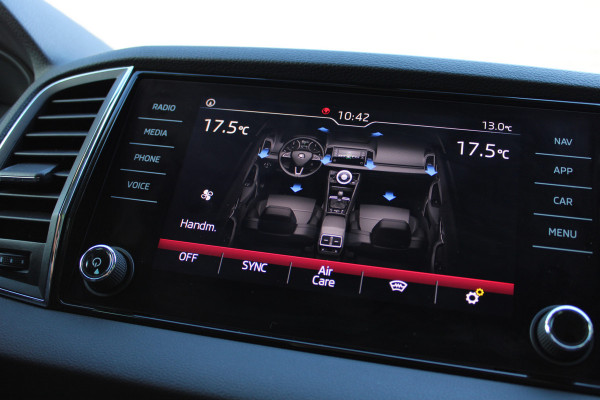 Škoda Karoq 1.5 TSI ACT Style Business | Adaptieve cruise | Stoelverwarming | Navigatie | Trekhaak |