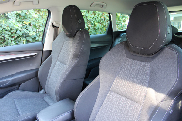 Škoda Karoq 1.5 TSI ACT Style Business | Adaptieve cruise | Stoelverwarming | Navigatie | Trekhaak |