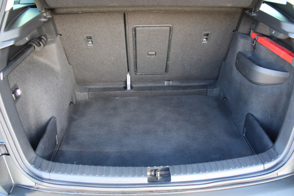 Škoda Karoq 1.5 TSI ACT Style Business | Adaptieve cruise | Stoelverwarming | Navigatie | Trekhaak |