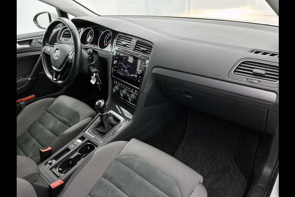 Volkswagen GOLF Variant 1.0 TSI Comfortline Business Automaat (NAVIGATIE, PARKEERSENSOREN, CARPLAY, DEALER ONDERHOUDEN)