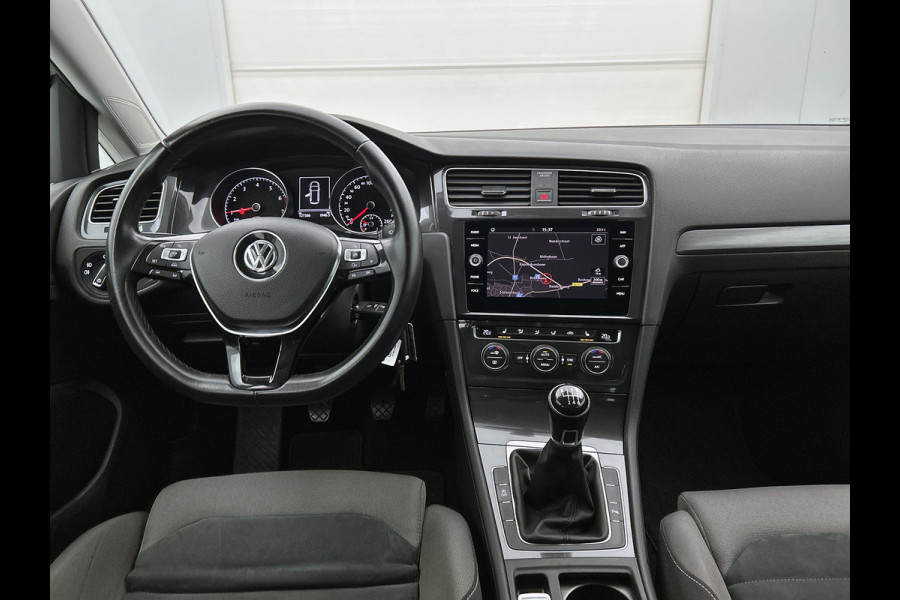 Volkswagen GOLF Variant 1.0 TSI Comfortline Business Automaat (NAVIGATIE, PARKEERSENSOREN, CARPLAY, DEALER ONDERHOUDEN)