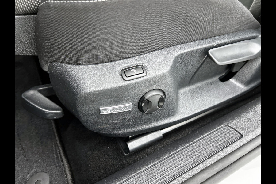 Volkswagen GOLF Variant 1.0 TSI Comfortline Business Automaat (NAVIGATIE, PARKEERSENSOREN, CARPLAY, DEALER ONDERHOUDEN)