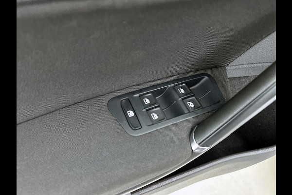 Volkswagen GOLF Variant 1.0 TSI Comfortline Business Automaat (NAVIGATIE, PARKEERSENSOREN, CARPLAY, DEALER ONDERHOUDEN)