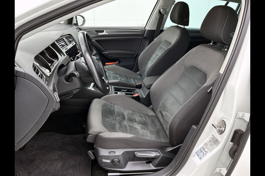 Volkswagen GOLF Variant 1.0 TSI Comfortline Business Automaat (NAVIGATIE, PARKEERSENSOREN, CARPLAY, DEALER ONDERHOUDEN)
