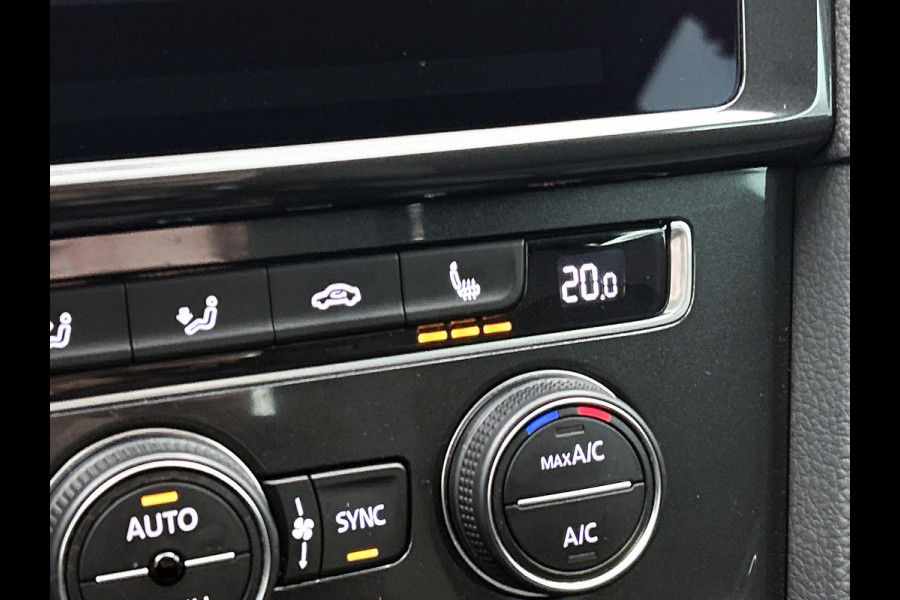 Volkswagen GOLF Variant 1.0 TSI Comfortline Business Automaat (NAVIGATIE, PARKEERSENSOREN, CARPLAY, DEALER ONDERHOUDEN)