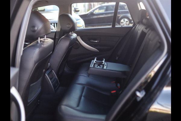 BMW 3 Serie Touring 318i Essential | BTW! | 19" LM | Leder | PDC | Stoelverw. | LED