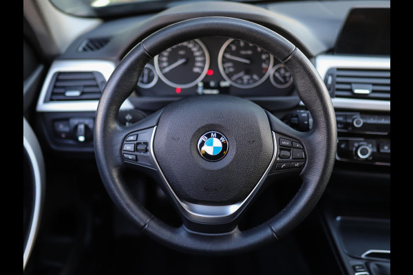 BMW 3 Serie Touring 318i Essential | BTW! | 19" LM | Leder | PDC | Stoelverw. | LED