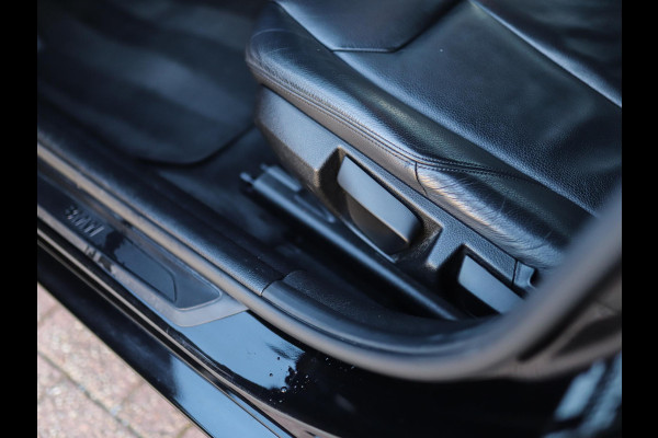 BMW 3 Serie Touring 318i Essential | BTW! | 19" LM | Leder | PDC | Stoelverw. | LED