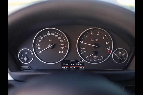 BMW 3 Serie Touring 318i Essential | BTW! | 19" LM | Leder | PDC | Stoelverw. | LED