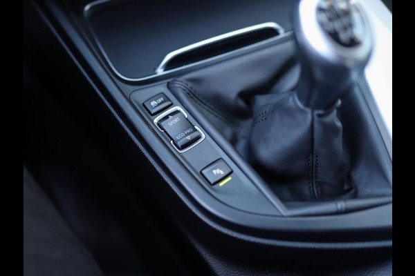 BMW 3 Serie Touring 318i Essential | BTW! | 19" LM | Leder | PDC | Stoelverw. | LED