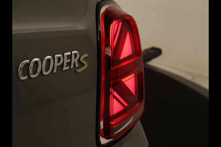 MINI Countryman 2.0 Cooper S E ALL4 | Carplay | Half leder | Navigatie | Cruise control | 19'' | Airco | Full LED | Digital Cockpit | Parkeerhulp | PHEV | Plug In