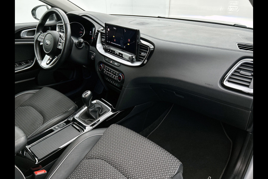 Kia Xceed 1.5 T-GDI MHEV DynamicPlusLine (NAVIGATIE, STOEL-/STUURVERWARMING, CARPLAY, CAMERA, GOED ONDERHOUDEN)