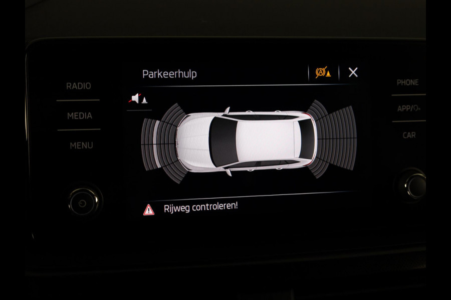 Škoda SCALA 1.0 TSI Sport Business 110pk Automaat | Navigatie via App | Parkeersensoren voor en achter | Cruise controle