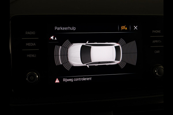 Škoda SCALA 1.0 TSI Sport Business 110pk Automaat | Navigatie via App | Parkeersensoren voor en achter | Cruise controle
