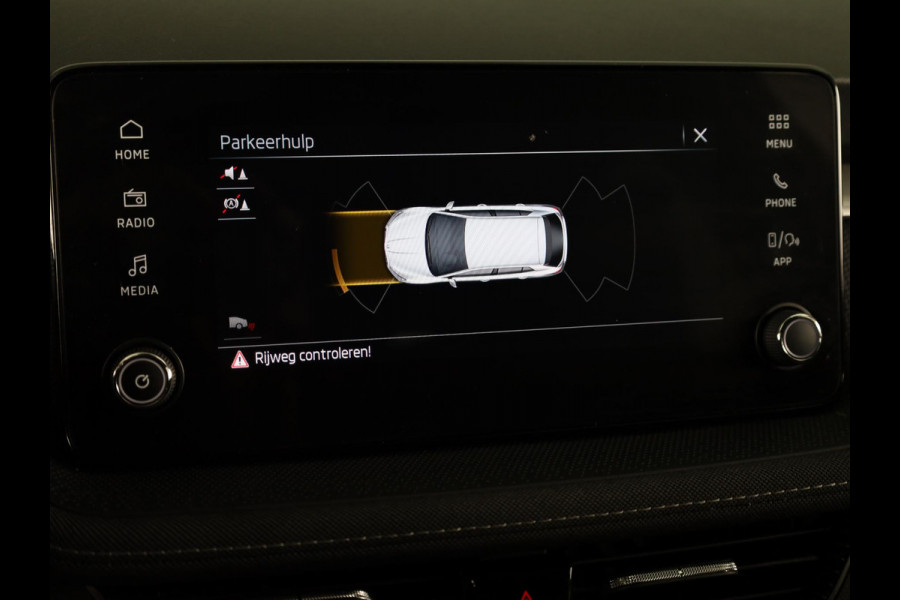 Škoda Fabia 1.0 TSI Business Edition 95pk | Navigatie via App | Verwarmbare voorstoelen | Climatronic | Lichtmetalen velgen